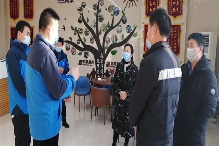 集团副总经理周云督导金匠置业各个项目点的疫情防控工作